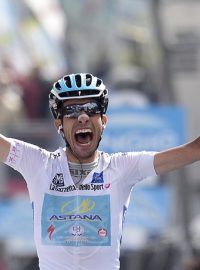 Ital Fabio Aru se raduje v cíli 19. etapy Giro d´Italia.