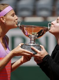 Lucie Šafářová a Bethanie Matteková-Sandsová vyhrály i druhý letošní grandslamový turnaj