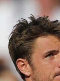 Švýcar Stan Wawrinka s trofejí pro vítěze mužské dvouhry na Roland Garros