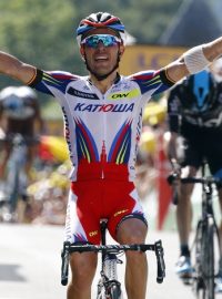 Joaquim Rodríguez slavil na konci stoupání v Huy etapový triumf, Chris Froome, ale sklánět hlavu nemusí, zítra pojede ve žlutém