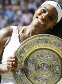 Serena Williamsová si domů odveze již šestou trofej pro vítězku Wimledonu