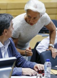 Řecký ministr financí Euklidis Tsakalotos a ředitelka Mezinárodního měnového fondu Christine Lagardeová během jednání v Bruselu