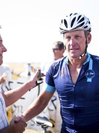 Armstrongův příjezd na Tour dráždí peloton, ale láká mnohé fanoušky