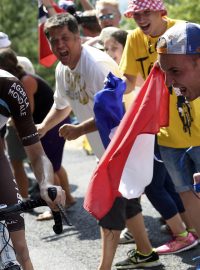 Romain Bardet si dojel pro první etapové vítězství na Tour de France