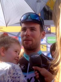 Vítěz 7. etapy Tour de France 2015 Mark Cavendish a jeho dcera Delilah