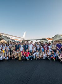 Skauti odletěli na jamboree do Japonska z letiště Praha-Kbely