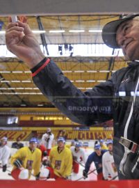 Nový reprezentační trenér Vladimír Vůjtek na tréninkovém kempu