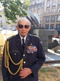 Do Prahy přesně před 70 lety přiletěl ze služeb RAF Pavel Vranský. Střelci je dnes 94 let