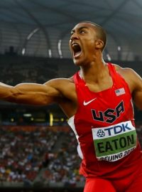 Ashton Eaton zlepšil světový rekord na 9045 bodů