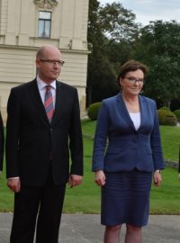 Premiéři zemí visegrádské čtyřky (zleva) maďarský premiér Viktor Orbán, český premiér Bohuslav Sobotka, polská premiérka Ewa Kopaczová a slovenský premiér Robert Fico