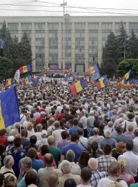 Demonstranti v Kišiněvu žádali rezignaci prezidenta Nicolae Timoftiho a vyhlášení předčasných parlamentních voleb