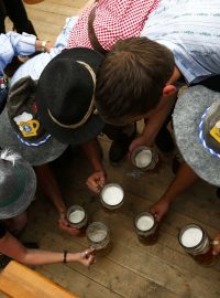 V Mnichově začaly největší pivní slavnosti na světě – Oktoberfest. Letos se koná už 182. ročník