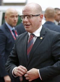 Český premiér Bohuslav Sobotka přichází v Bruselu na mimořádný summit EU k migrační problematice