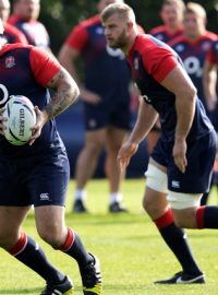 Angličtí ragbysté musí porazit Austrálii, jinak na domácím MS končí