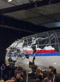 Zrekonstruované letadlo MH17 na tiskové konferenci nizozemských vyšetřovatelů (ilustrační foto)