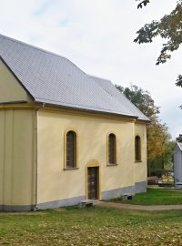 Srdcem českých vesnic jsou kostely nebo kaple. Za minulého režimu hlavně v pohraničí často tato srdce dotloukla. Bylo tomu tak i v Rozvadově na Tachovsku. Dnes toto srdce Rozvadova opět tluče