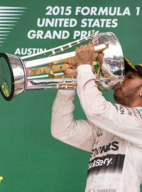 Lewis Hamilton oslavil v USA třetí titul mistra světa