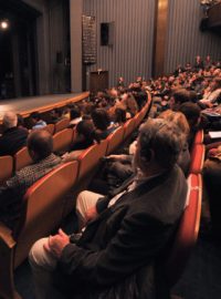 Videokonference s Julianem Assangem na MFDF v Jihlavě