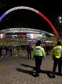 Přátelský zápas Francie s Anglií v londýnském Wembley se nesl v duchu piety za oběti pařížských útoků