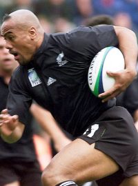 Legendární ragbista Jonah Lomu na světovém poháru v roce 1999