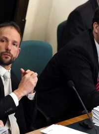 Ostrava má nové vedení města. Zastupitelé odvolali dosavadní náměstky a radní za ČSSD. Ve funkcích je nahradili představitelé hnutí Ostravak