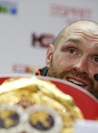 Tyson Fury na tiskové konferenci po svém vítězství nad Vladimirem Kličkem