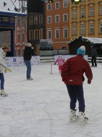 Kluziště na vánočních trzích v Chebu