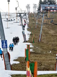 Sněžení či alespoň ochlazení vyhlížejí i vlekaři v Peci pod Sněžkou