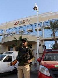 Egyptské bezpečnostní složky hlídají hotel Bella Vista v centru Hurghady