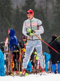Při nepříjemném počasí v tréninku pomůžou igelitové pláštěnky, tak jako v případě Michala Krčmáře