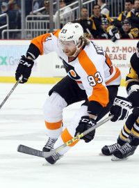 Jakub Voráček (vlevo) v zápase Philadelphie s Pittsburghem