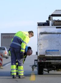 Silničáři připravují na dálnici D1 mezi Měřínem a Velkým Meziříčím nové vodorovné značení