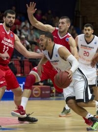 Basketbalisté Nymburka si v Europe Cupu poradili se Sofií 85:78