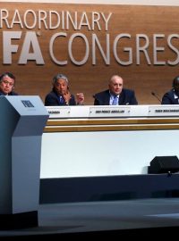 Reformy na mimořádném kongresu FIFA schválilo 89 procent delegátů