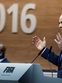 Gianni Infantino během svého proslovu před prvním kolem volby šéfa FIFA ve švýcarském Curychu