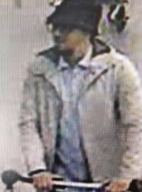 Belgická policie zveřejnila fotografii muže, po němž pátrá v souvislosti s dnešními útoky