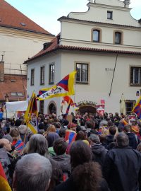 Na Hradčanské náměstí policie demonstranty nepustila