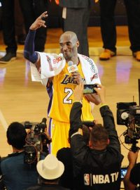 Nejlepší střelec NBA Kobe Bryant ve svém posledním utkání nastřílel v dresu Los Angeles Lakers 60 bodů