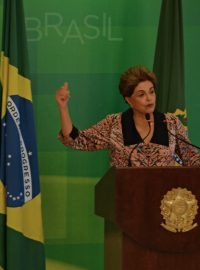 Pro Brazílii není nikdy pozdě, řekla Dilma Rousseffová na otázku, zda neměla přiznat dříve chyby