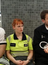 Policisté absolvují porodnický kurz