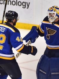 Hokejisté St. Louis se radují, právě vyřadili obhájce Stanley Cupu