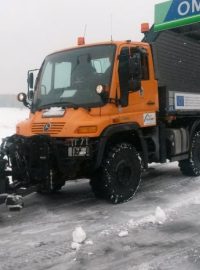 Nový sníh napadl přes noc a během rána 26. dubna v Božím Daru v Krušných horách