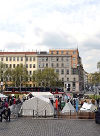Práci Lékařů bez hranic ukazuje polní nemocnice v centru Prahy