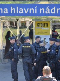 Policisté evakuovali hlavní nádraží v Praze