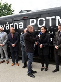 Autobusová Kavárna Potmě vyráží už na svou pátou cestu