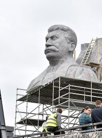 Stalin, Stalinův pomník na Letné