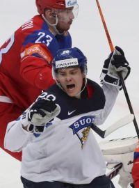 Sebastian Aho při oslavě gólu v semifinále proti Rusku