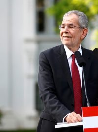 Alexander Van der Bellen, vítěz rakouských prezidentských voleb, předstoupil po vyhlášení výsledků před novináře