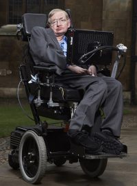 Stephen Hawking na archivním snímku.