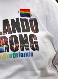 Z pietní akce k uctění památky obětí neštěstí v Orlandu